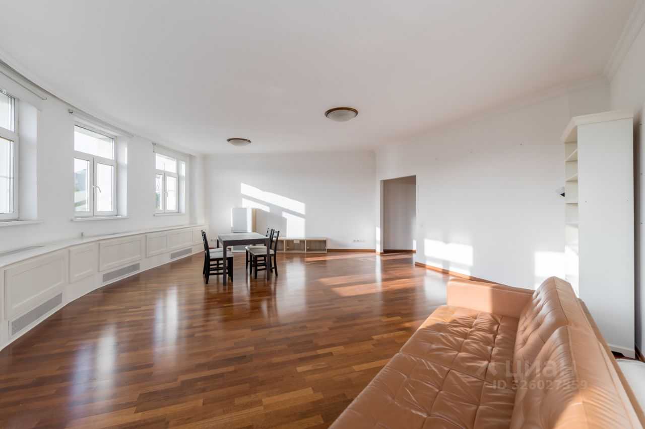 4-комнатная квартира, 208 м² — фотография 3