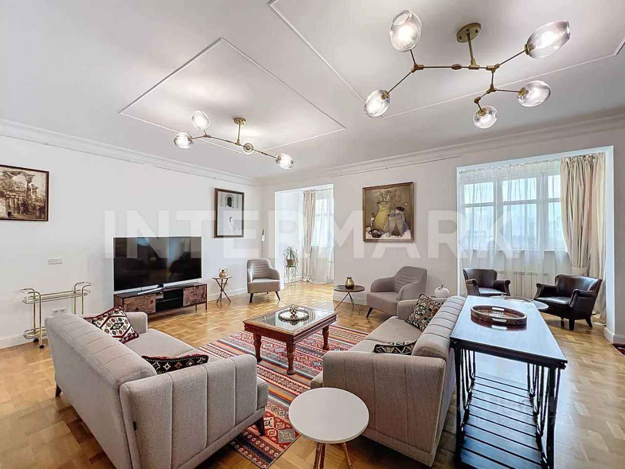 4-комнатная квартира, 210 м² — фотография 2