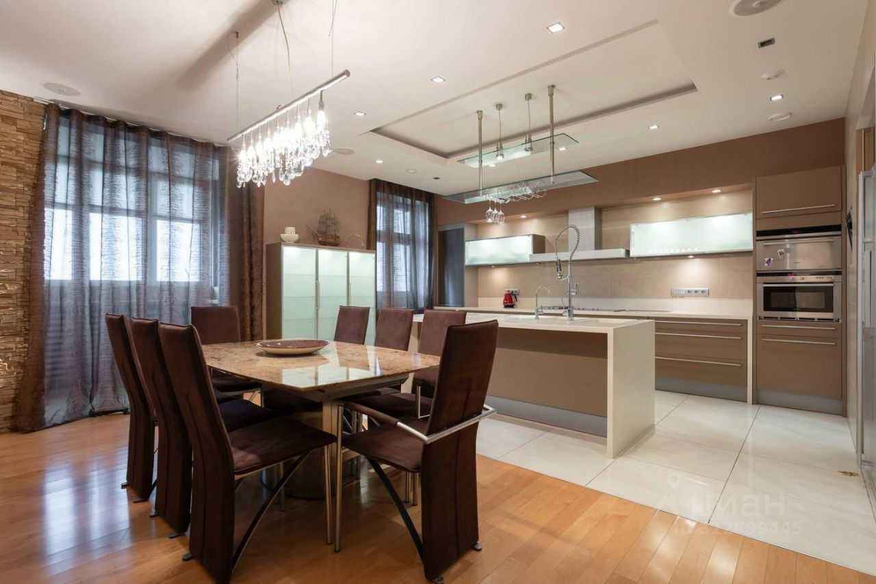 5-комнатная квартира, 260 м²