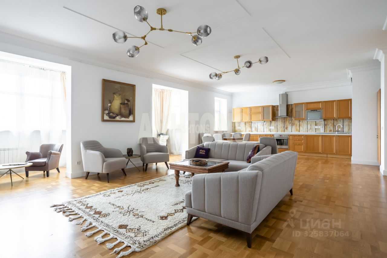 4-комнатная квартира, 210 м²