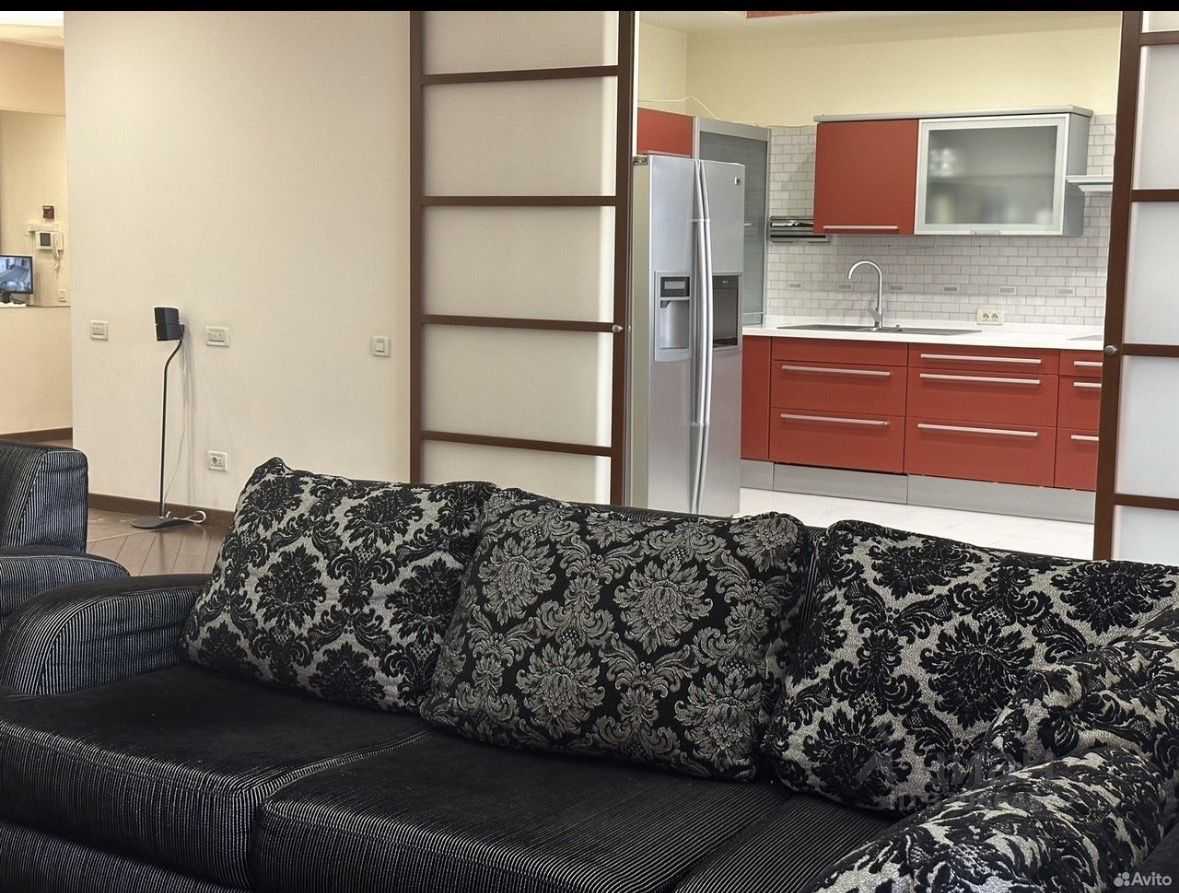 4-комнатная квартира, 200 м² — фотография 2