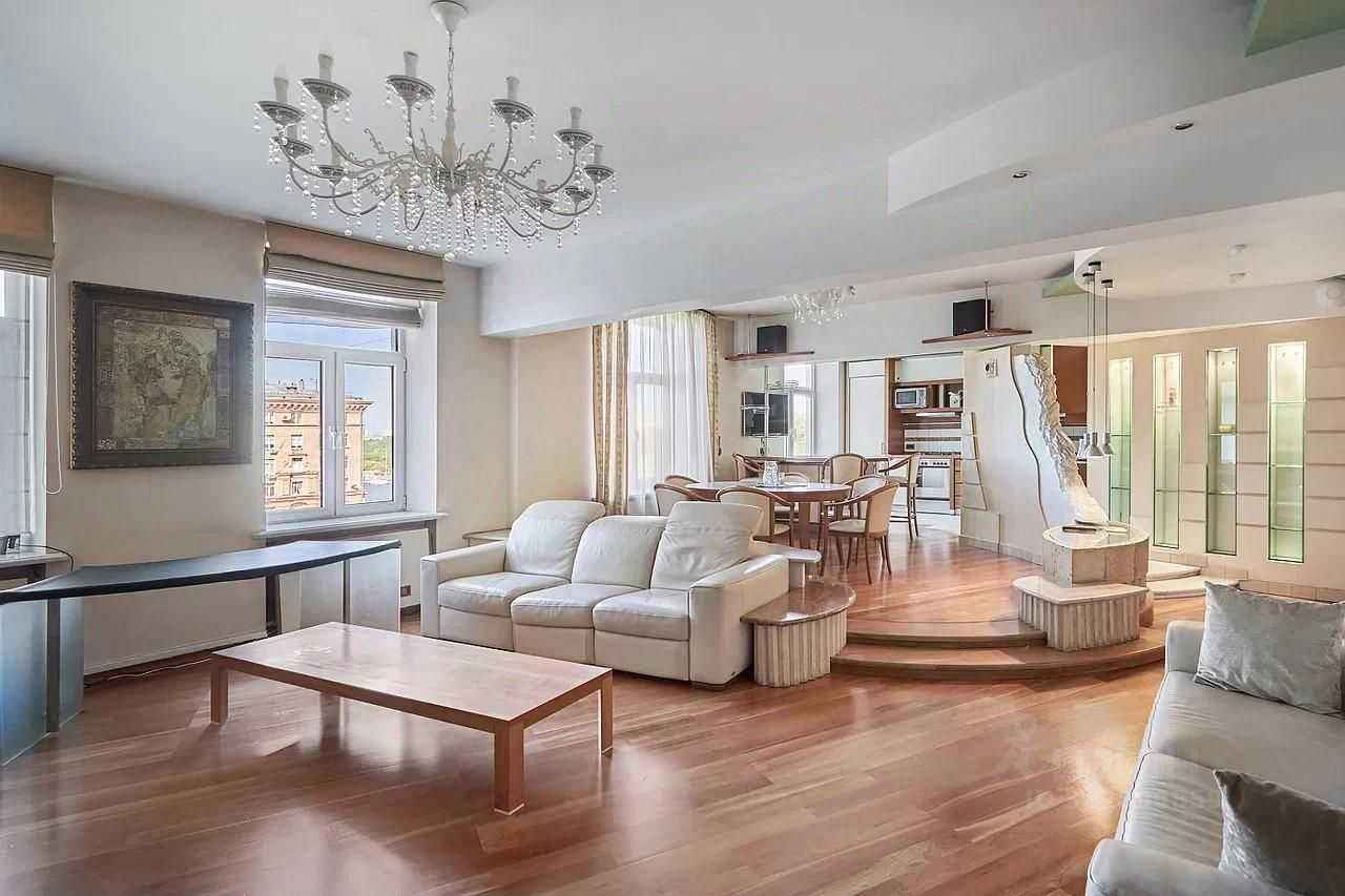 4-комнатная квартира, 155 м²