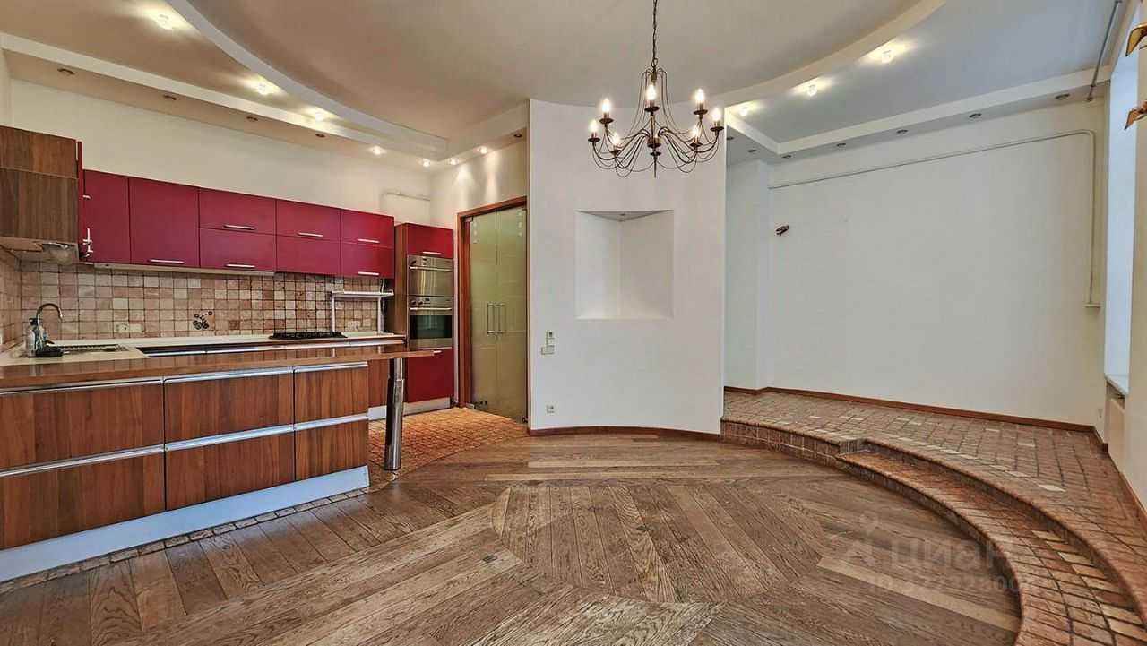 4-комнатная квартира, 185 м² — фотография 3