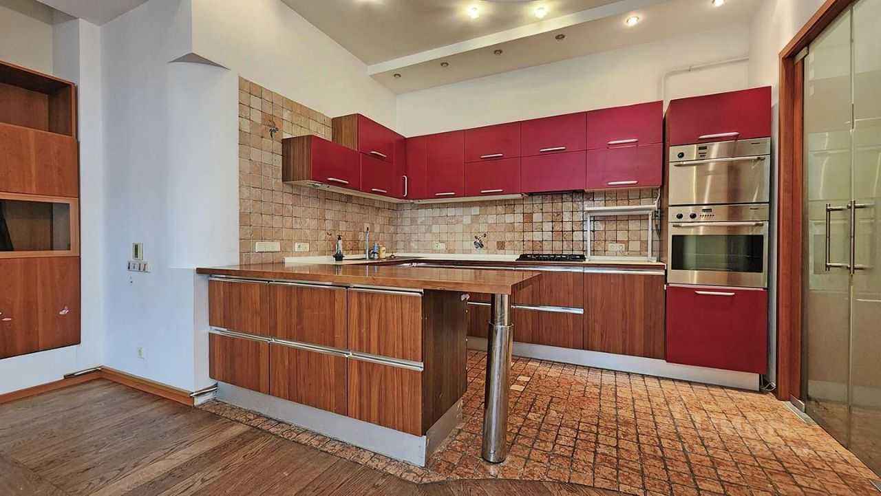 4-комнатная квартира, 185 м²