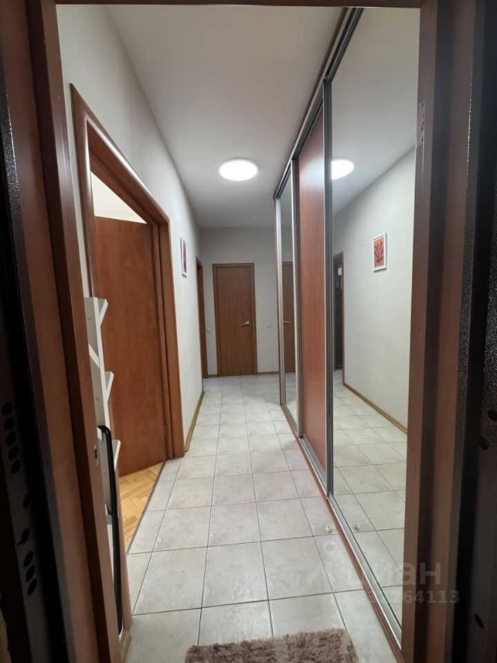 2-комнатная квартира, 56 м² — фотография 2