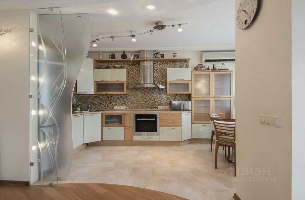 4-комнатная квартира, 140 м²