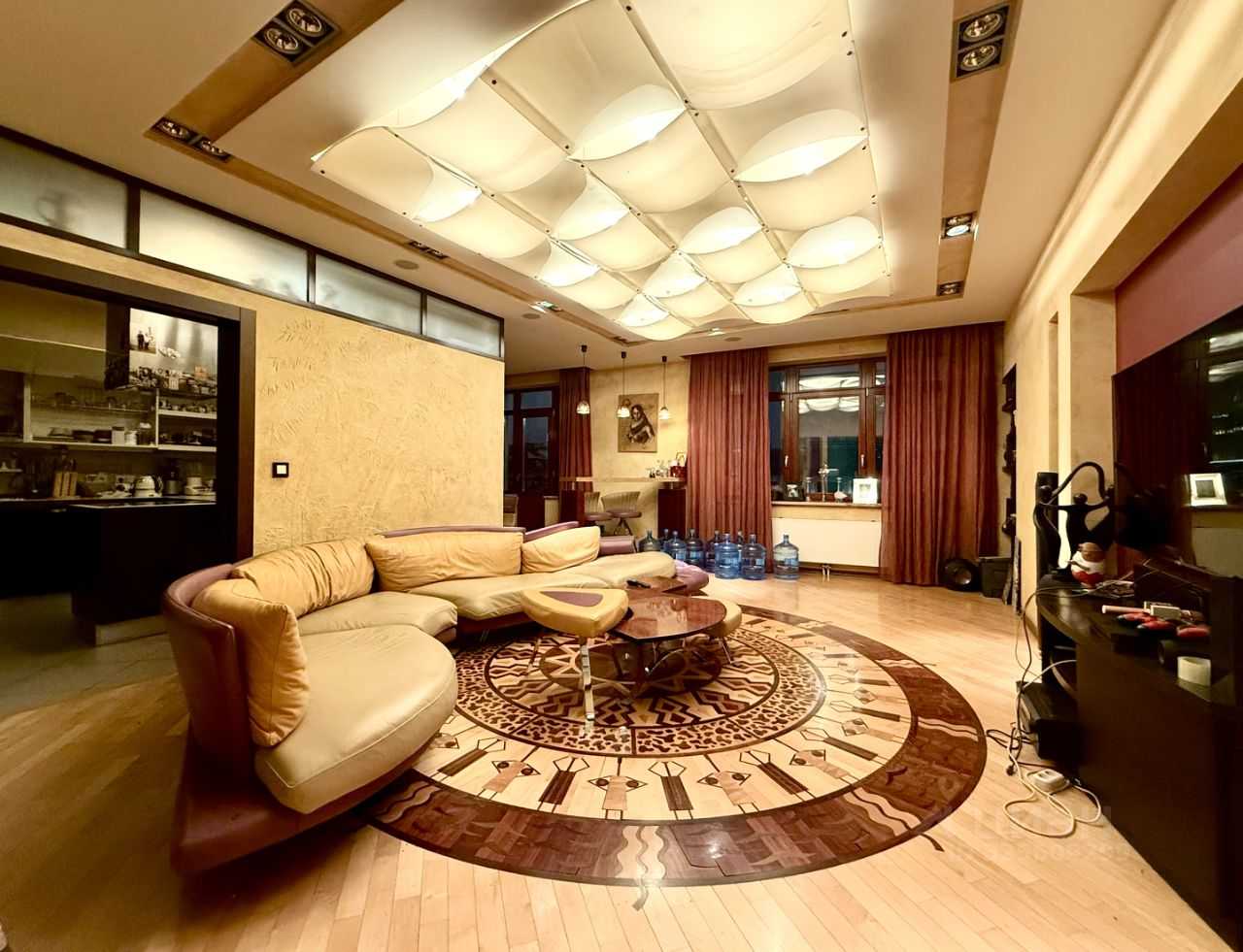 5-комнатная квартира, 190 м²