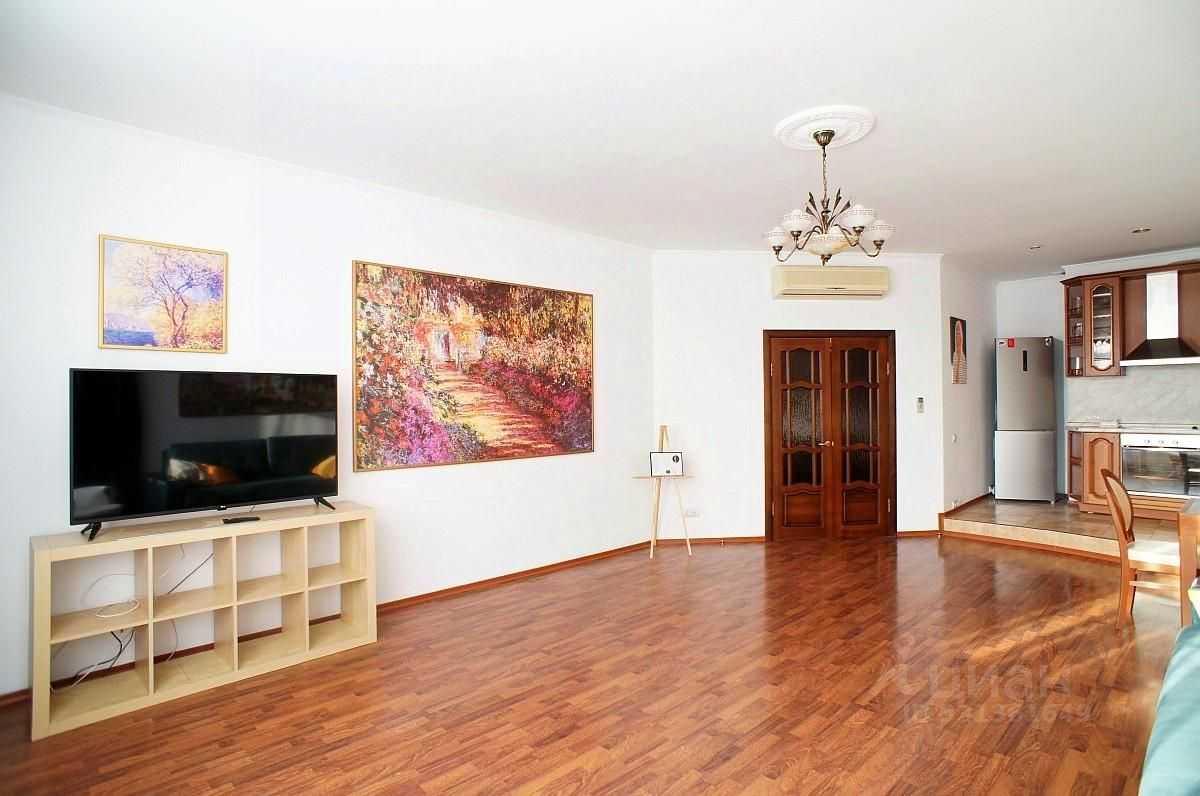 2-комнатная квартира, 82 м² — фотография 3
