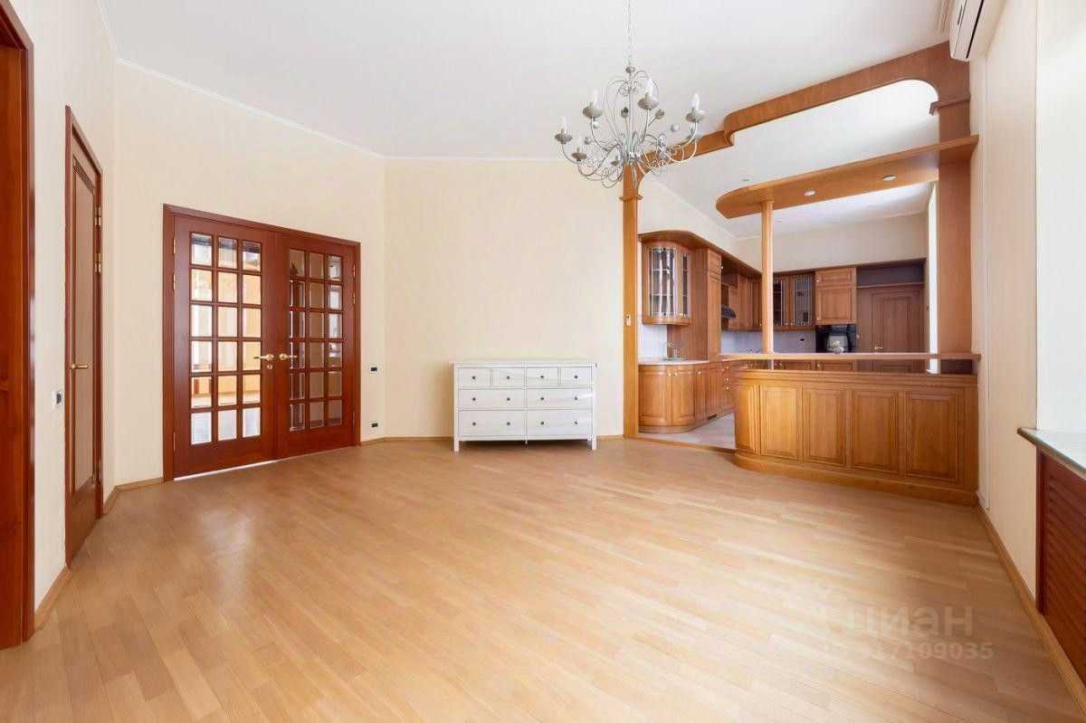 5-комнатная квартира, 200 м²
