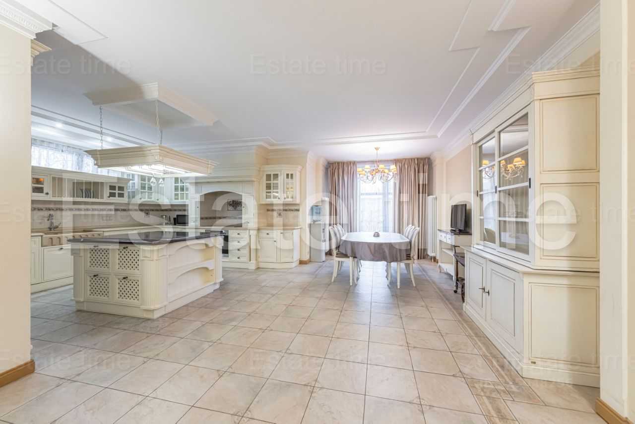 4-комнатная квартира, 210 м²