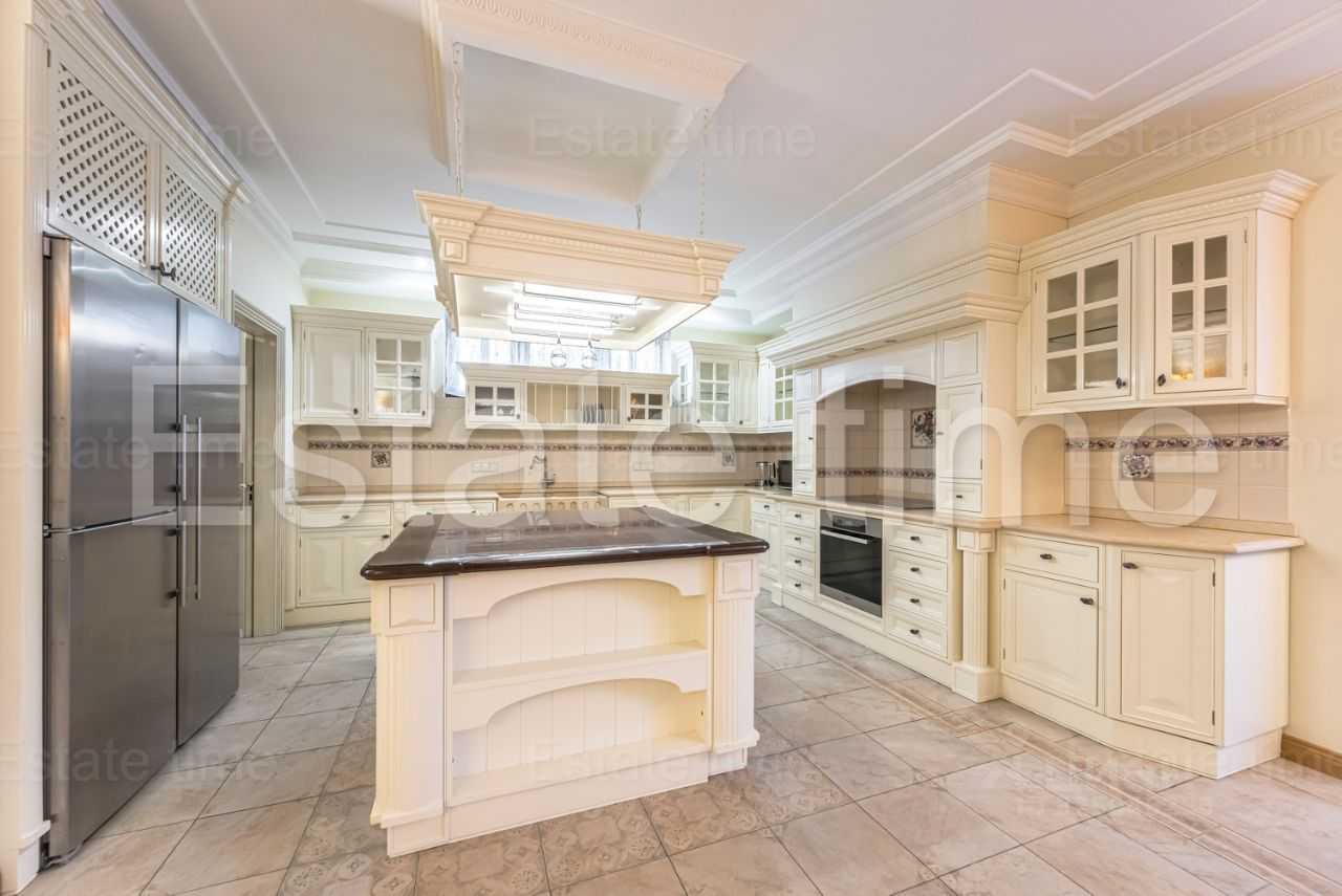 4-комнатная квартира, 210 м² — фотография 2