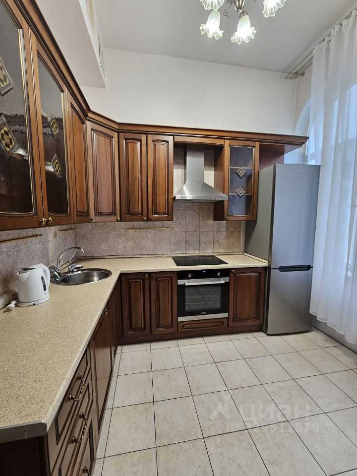5-комнатная квартира, 290 м²