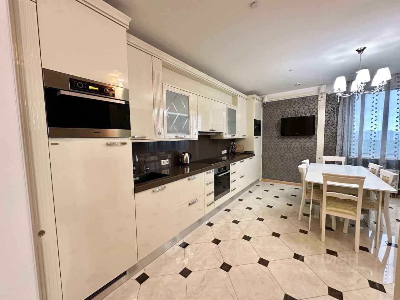 4-комнатная квартира, 195 м² — фотография 2
