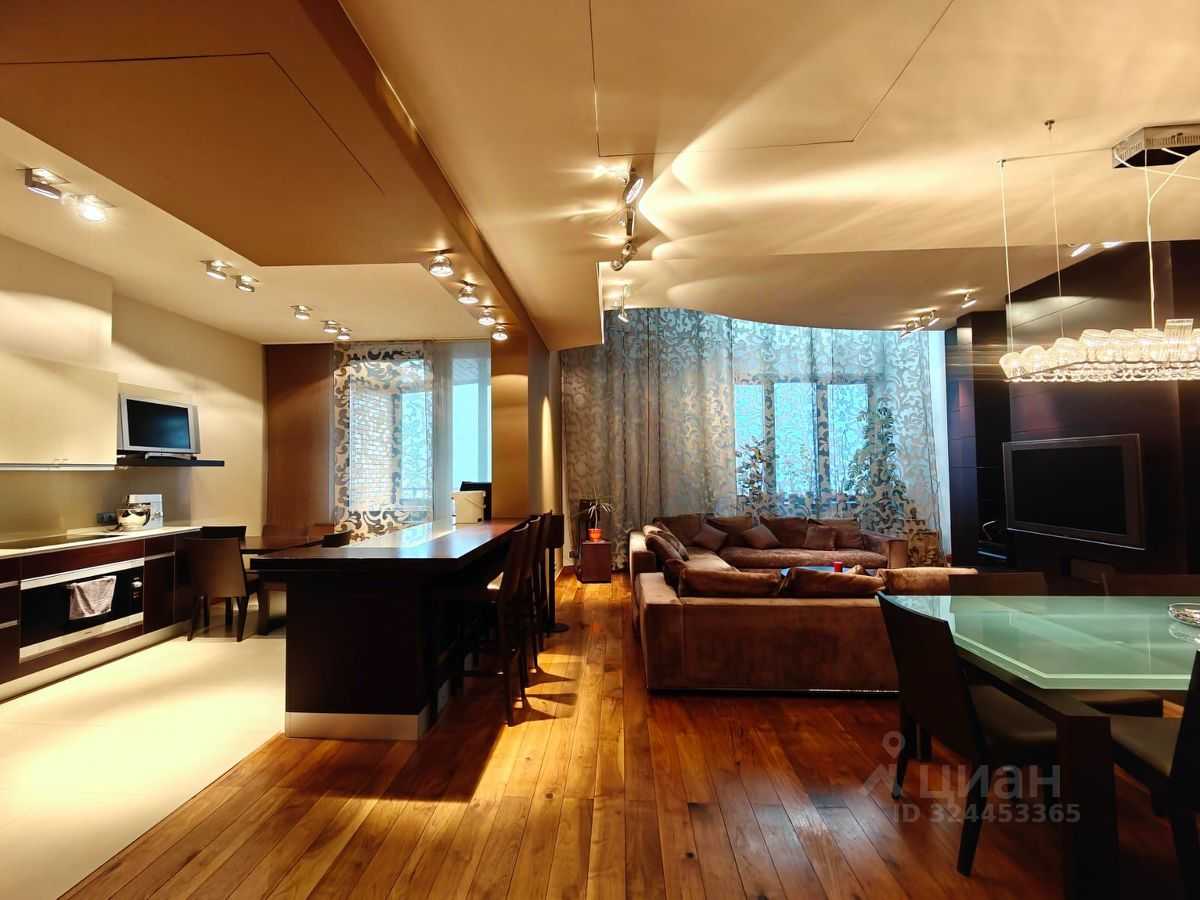 5-комнатная квартира, 300 м²
