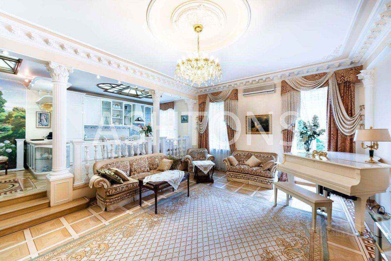 4-комнатная квартира, 140 м²