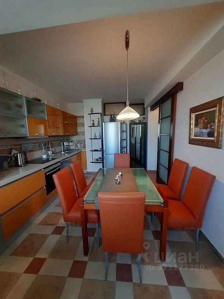 4-комнатная квартира, 130 м²