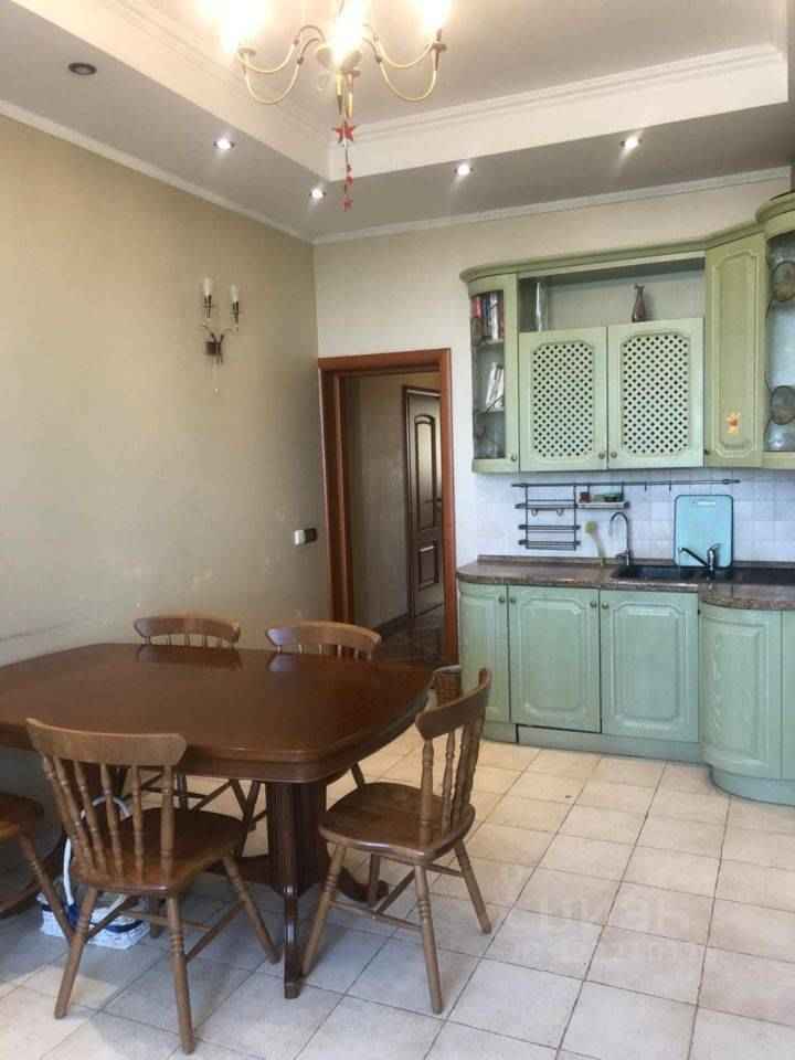 4-комнатная квартира, 199 м²