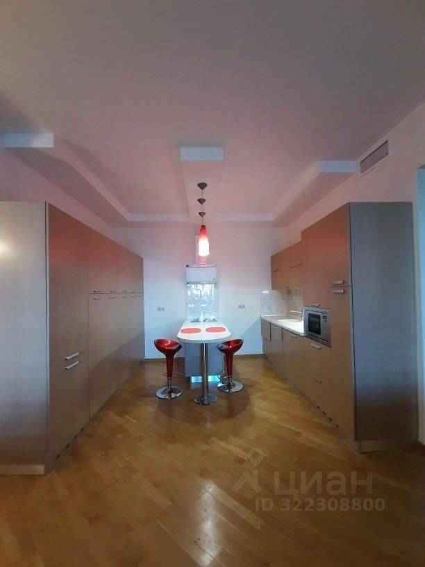 4-комнатная квартира, 130 м² — фотография 3