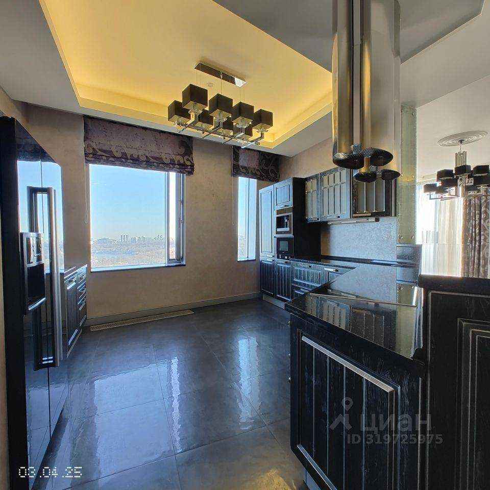 4-комнатная квартира, 210,8 м² — фотография 2