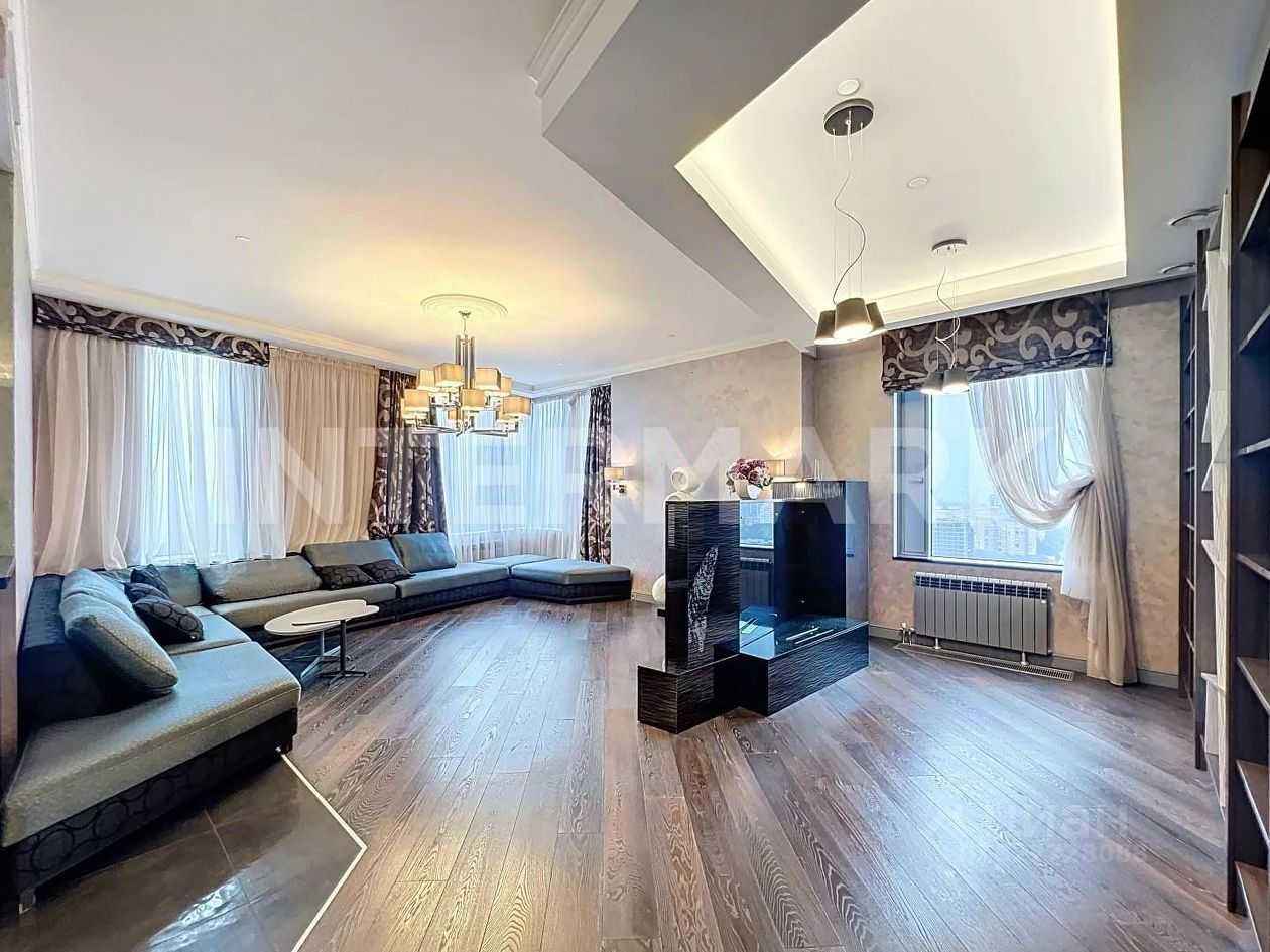 4-комнатная квартира, 210 м² — фотография 2