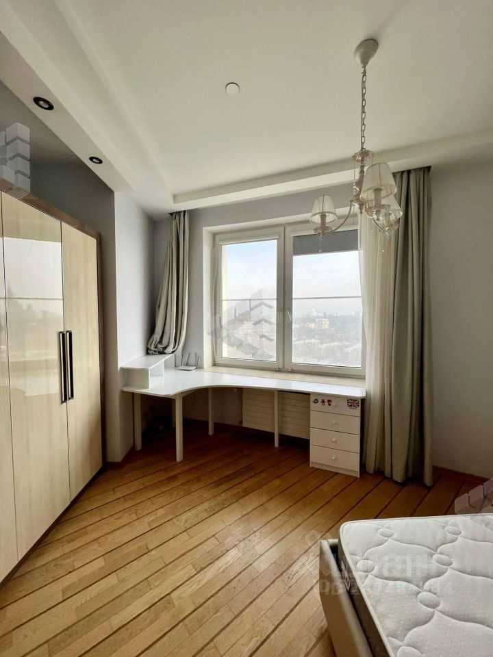 4-комнатная квартира, 180 м² — фотография 3