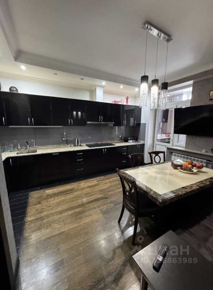4-комнатная квартира, 140 м² — фотография 3