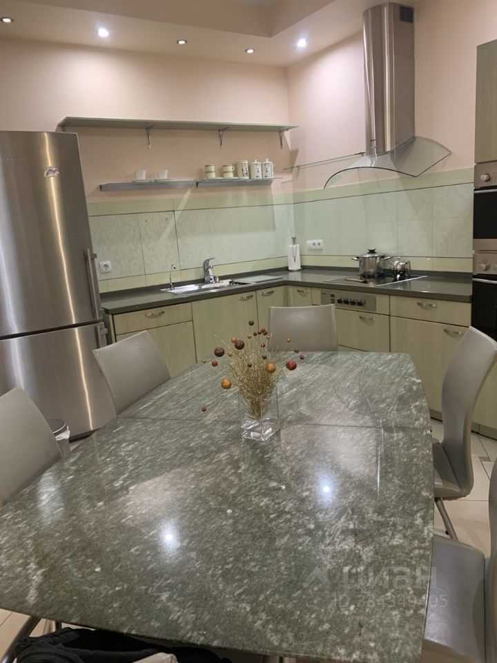 3-комнатная квартира, 200 м²