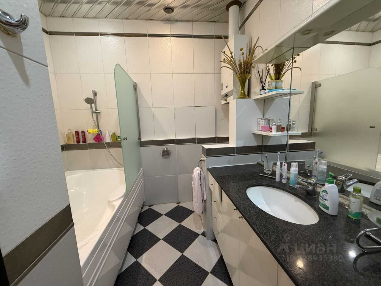 2-комнатная квартира, 79 м² — фотография 2
