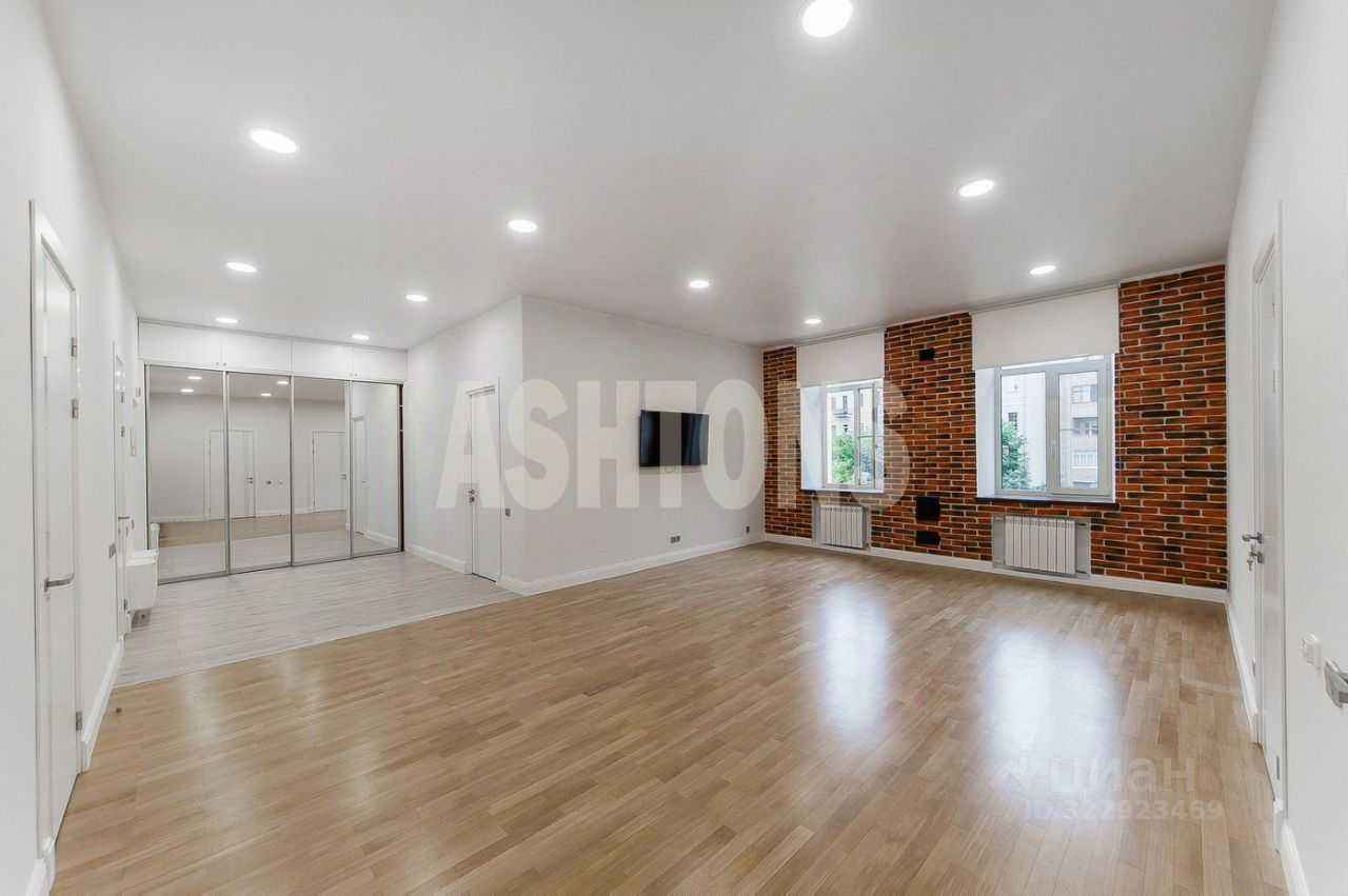 4-комнатная квартира, 111 м² — фотография 3