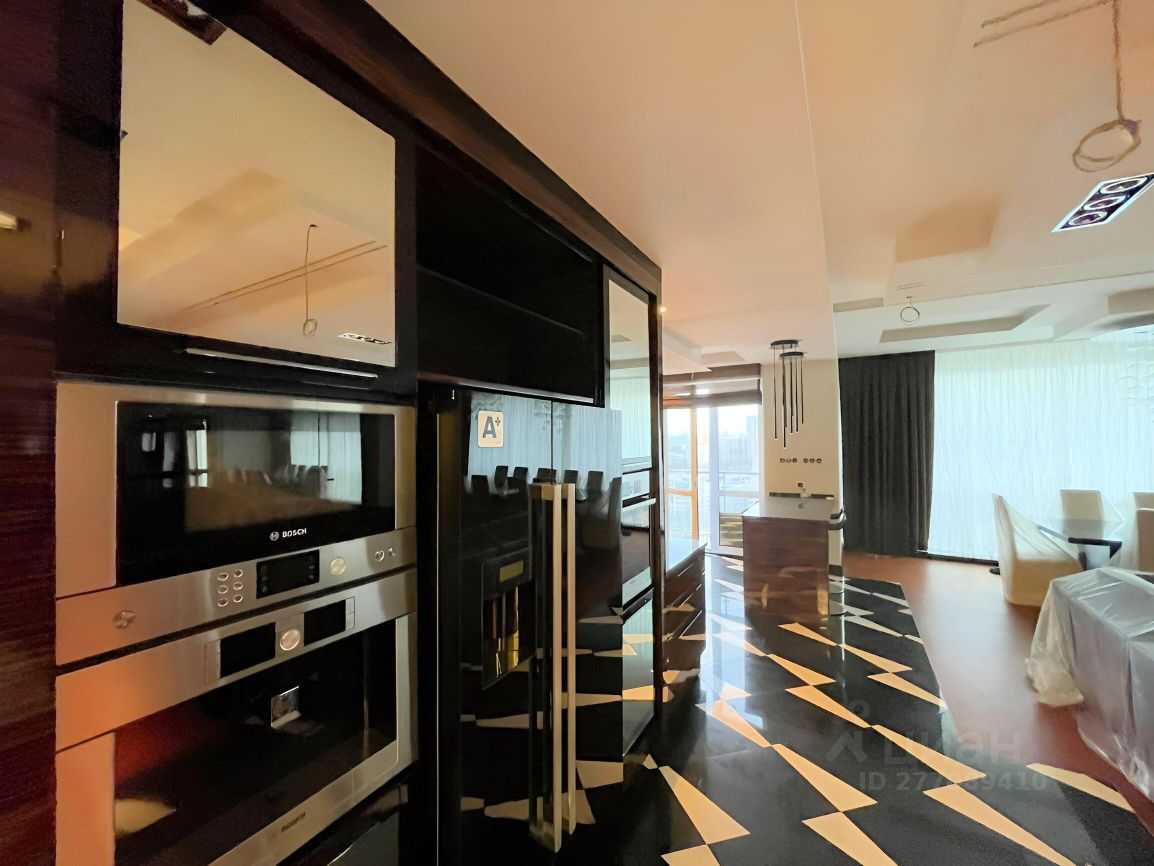 5-комнатная квартира, 300 м²