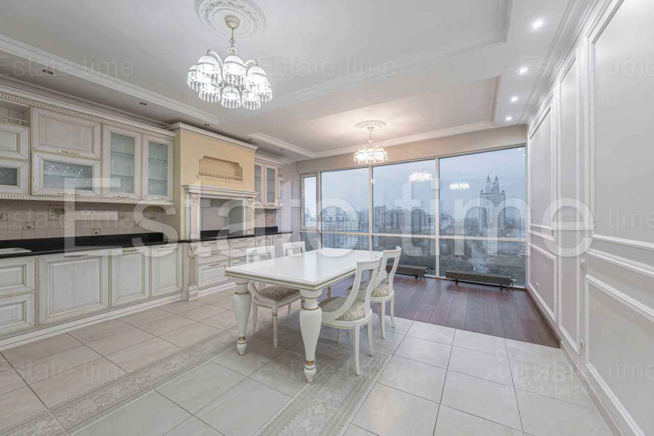 4-комнатная квартира, 253 м²