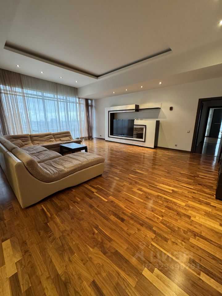 4-комнатная квартира, 200 м² — фотография 2