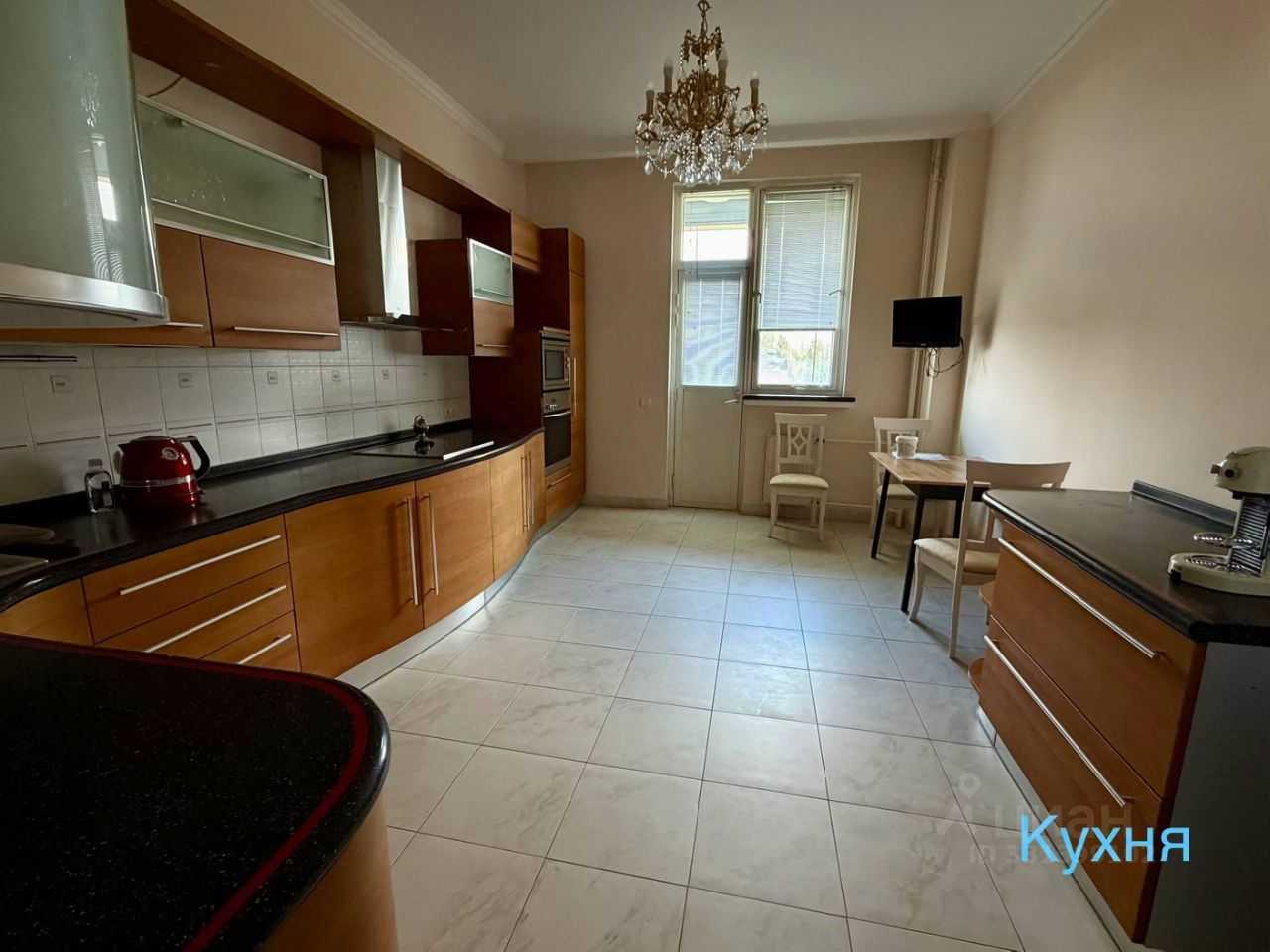 5-комнатная квартира, 245 м²