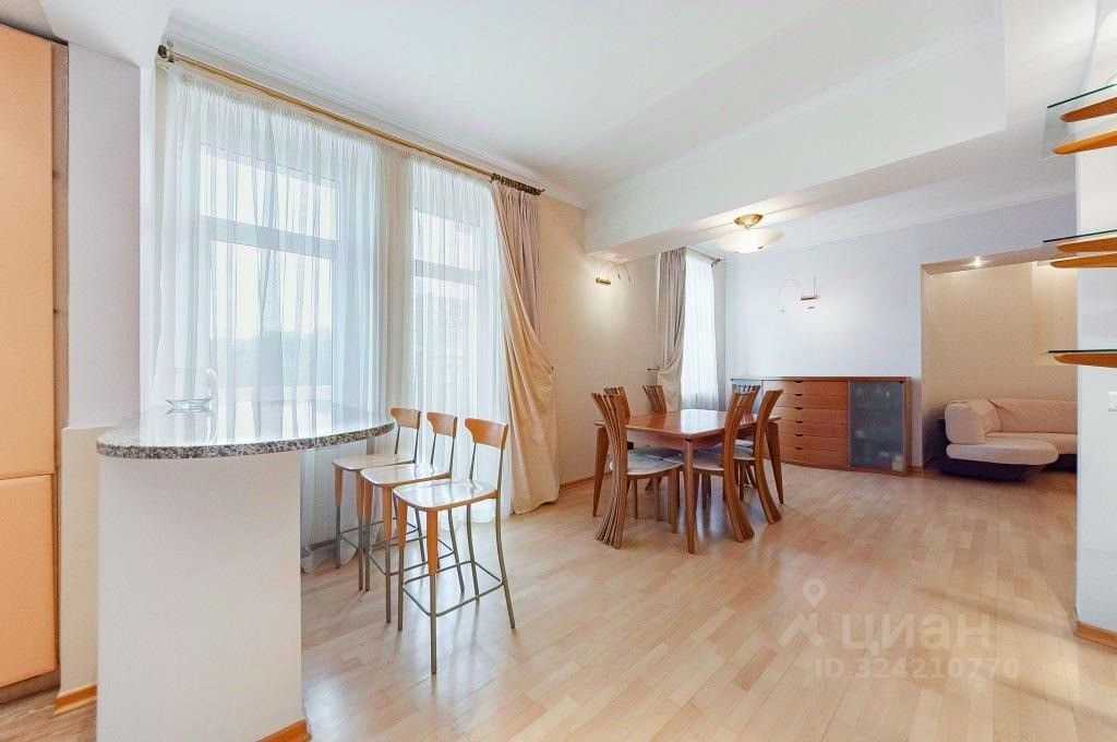 4-комнатная квартира, 130 м² — фотография 3