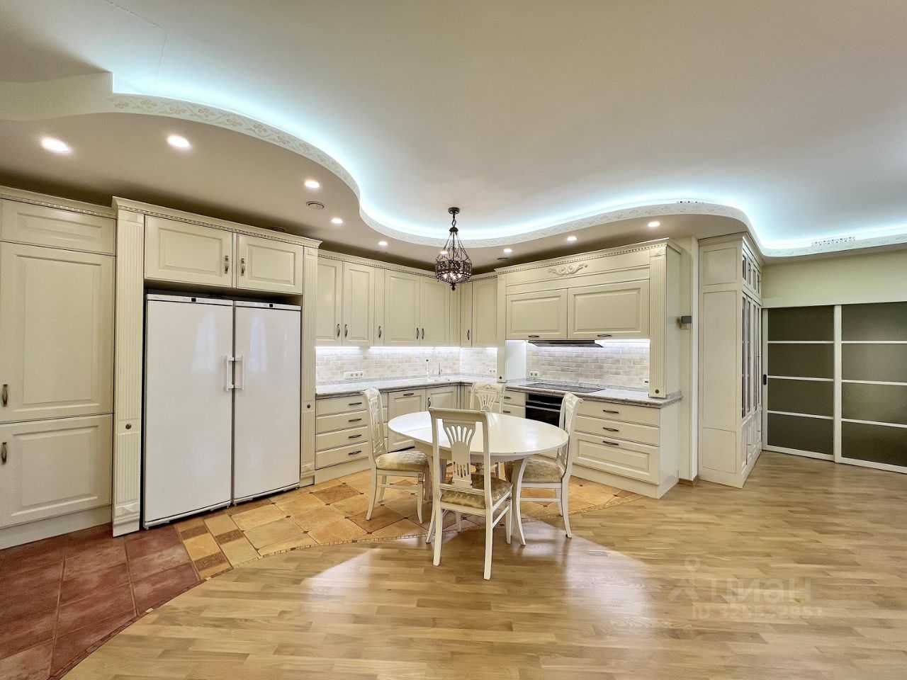 4-комнатная квартира, 130 м²