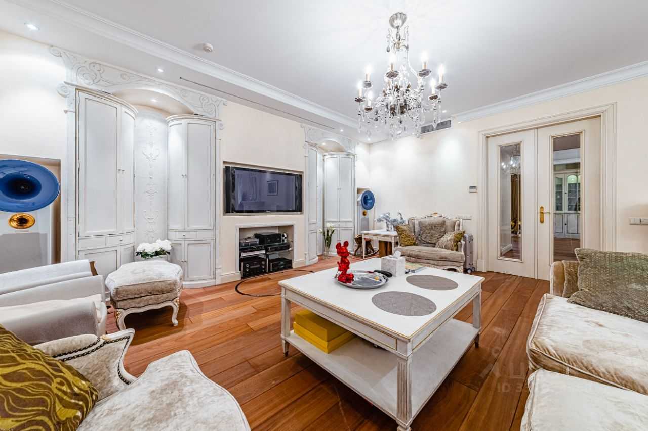 5-комнатная квартира, 285 м²