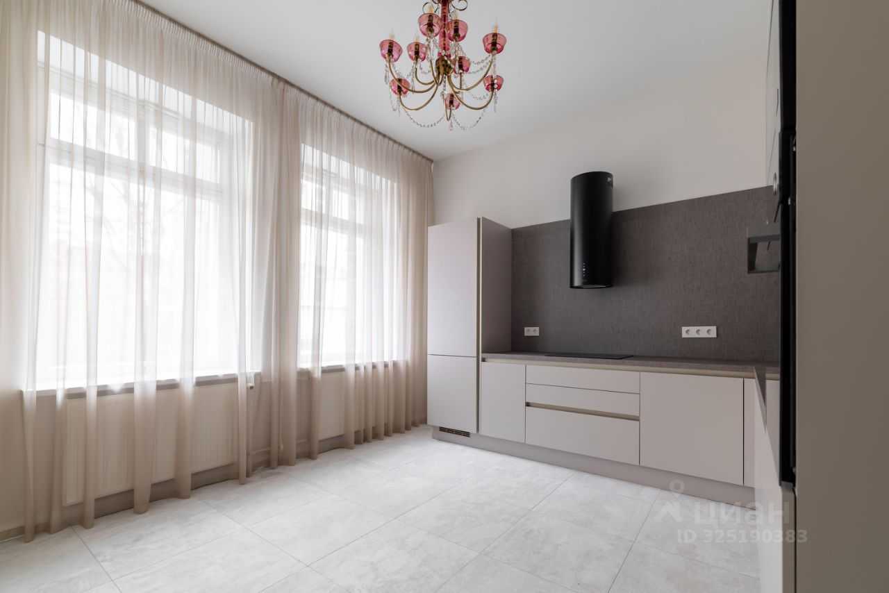 5-комнатная квартира, 150 м²