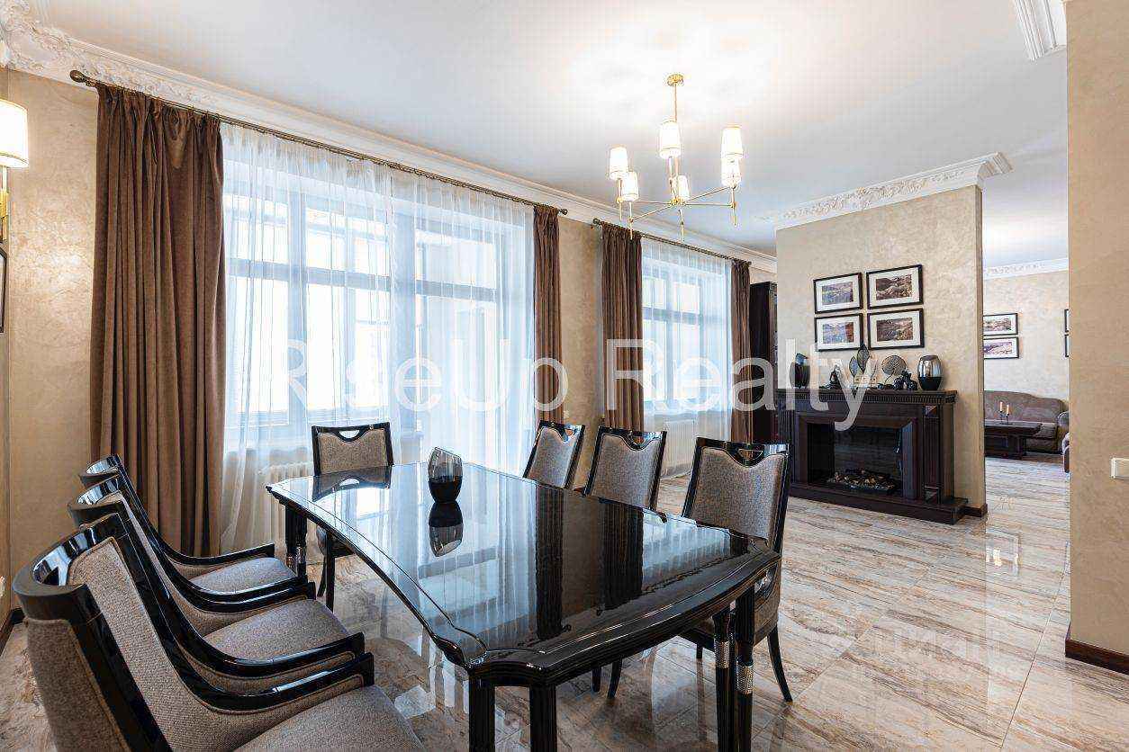 3-комнатная квартира, 232 м²