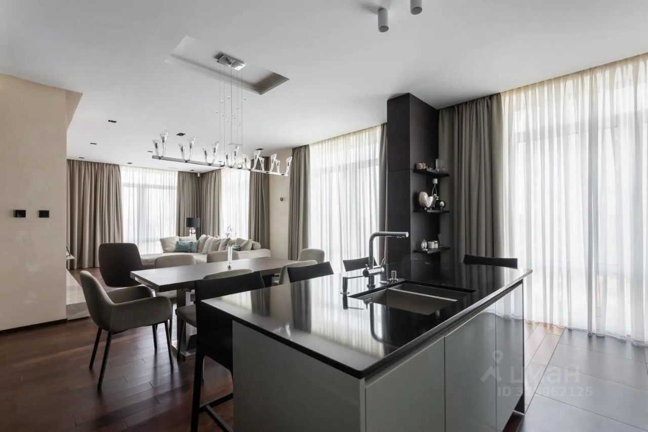 3-комнатная квартира, 204 м²