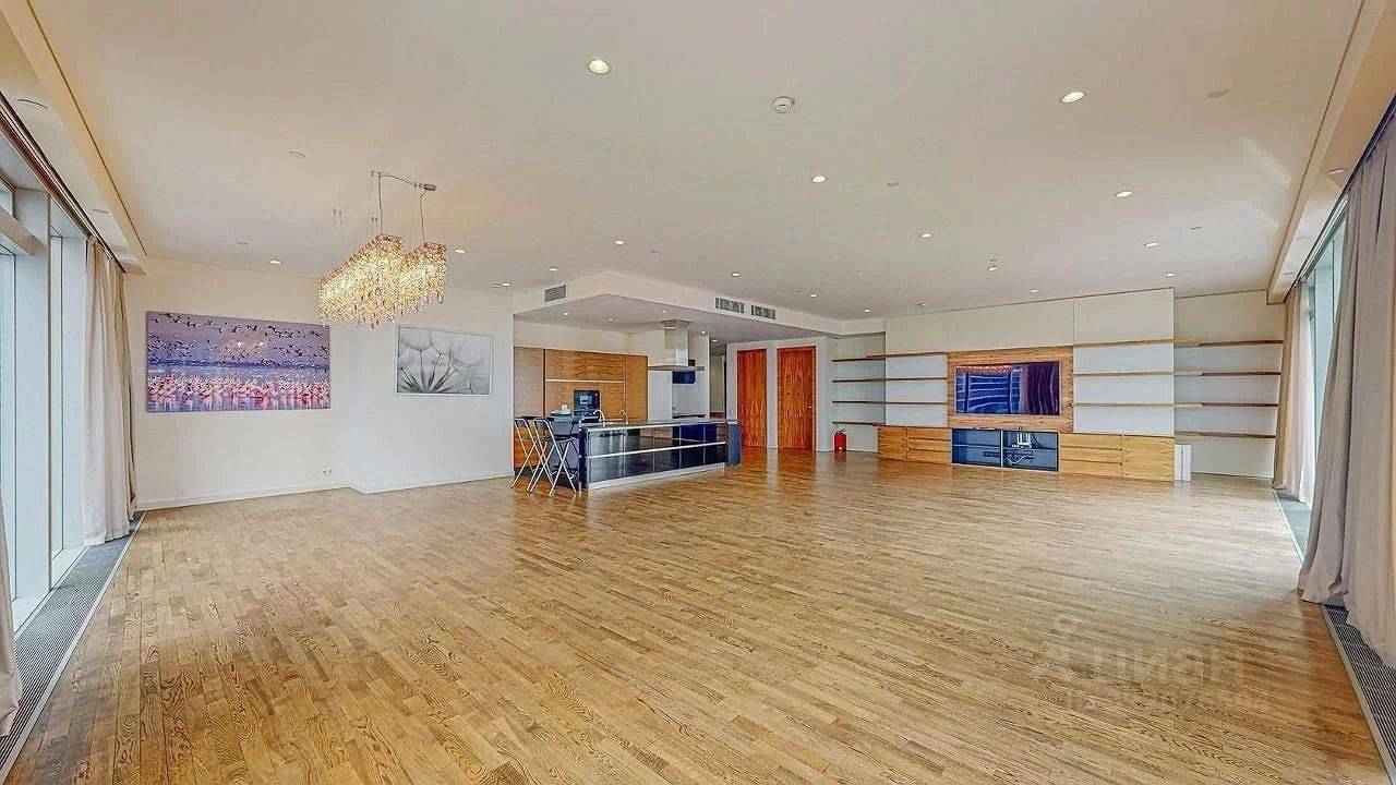 4-комнатная квартира, 220 м²