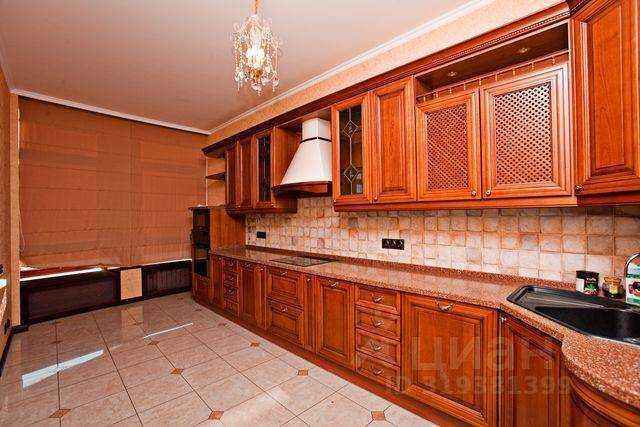 4-комнатная квартира, 142 м²