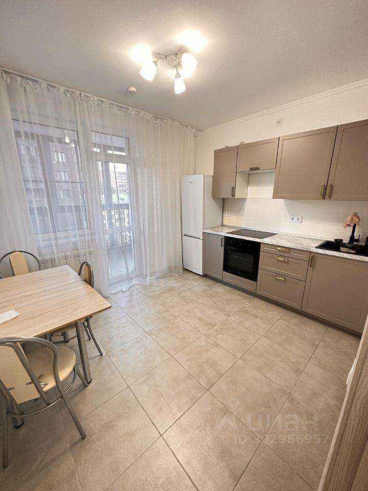 1-комнатная квартира, 42 м² — фотография 2