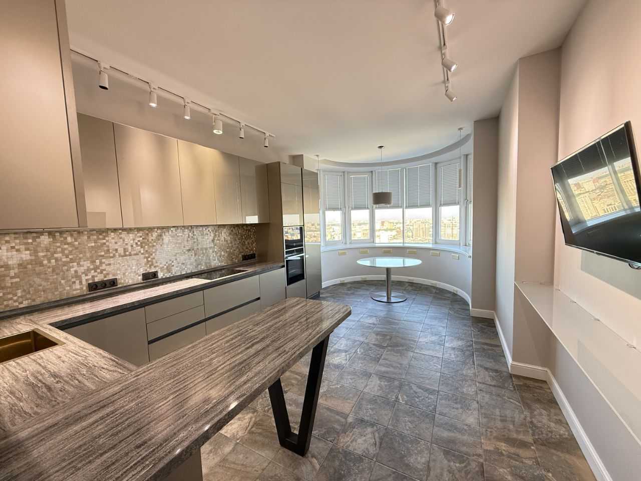4-комнатная квартира, 156 м²