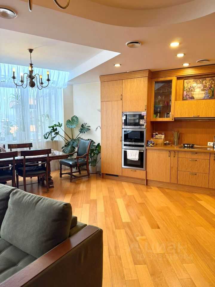 4-комнатная квартира, 190 м² — фотография 3