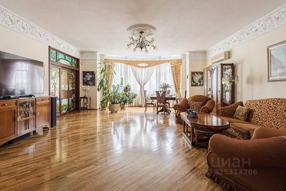 5-комнатная квартира, 220 м²