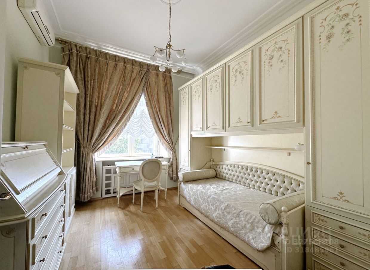 4-комнатная квартира, 130 м² — фотография 3