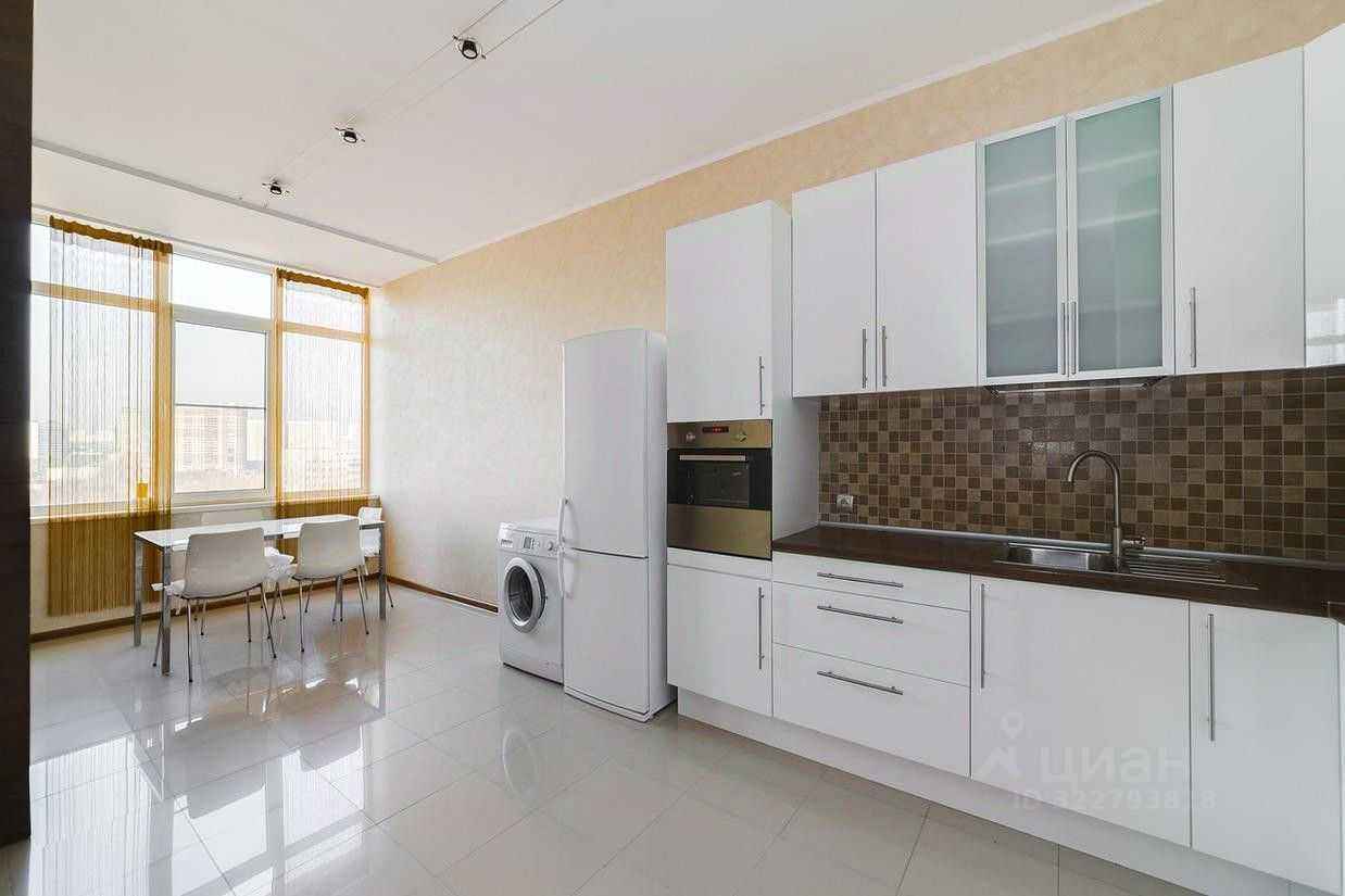 4-комнатная квартира, 140 м² — фотография 2