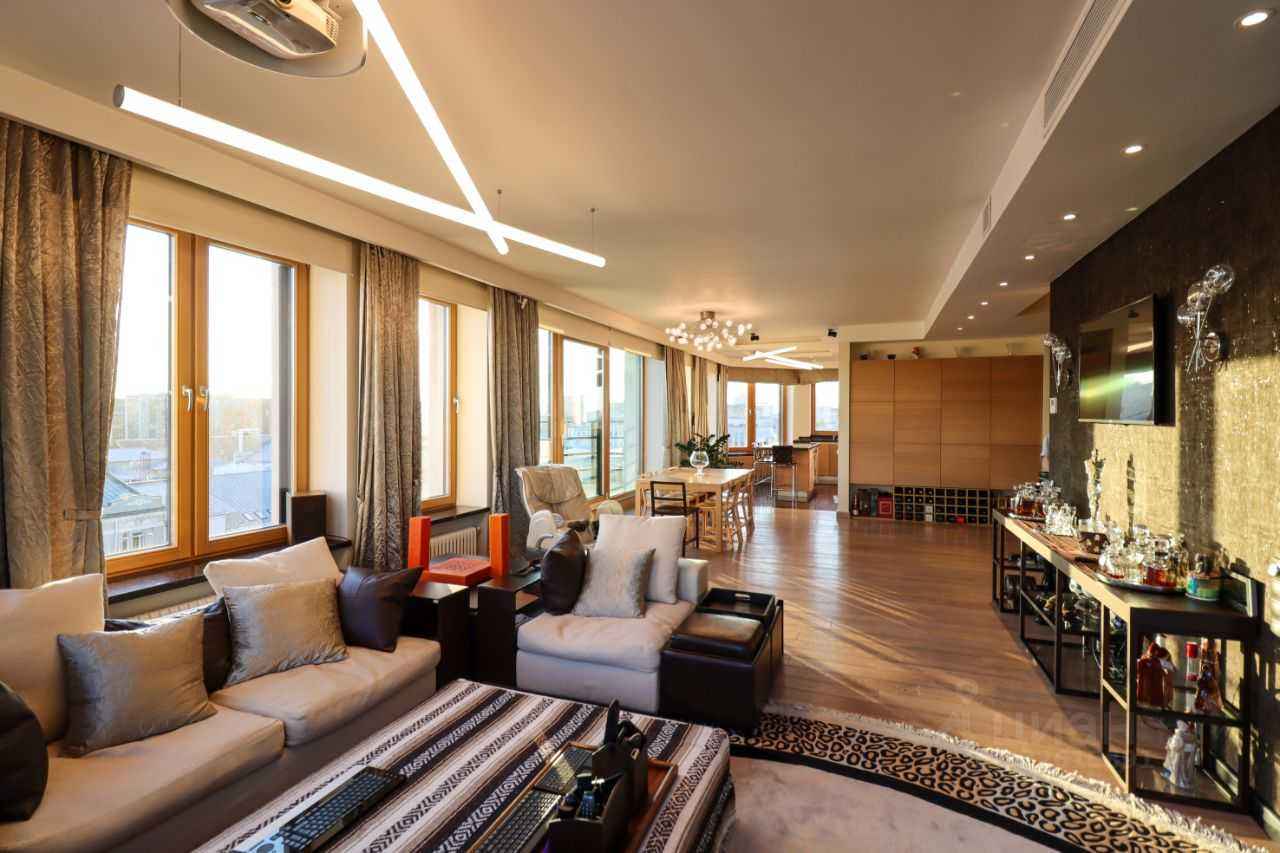 4-комнатная квартира, 211 м²