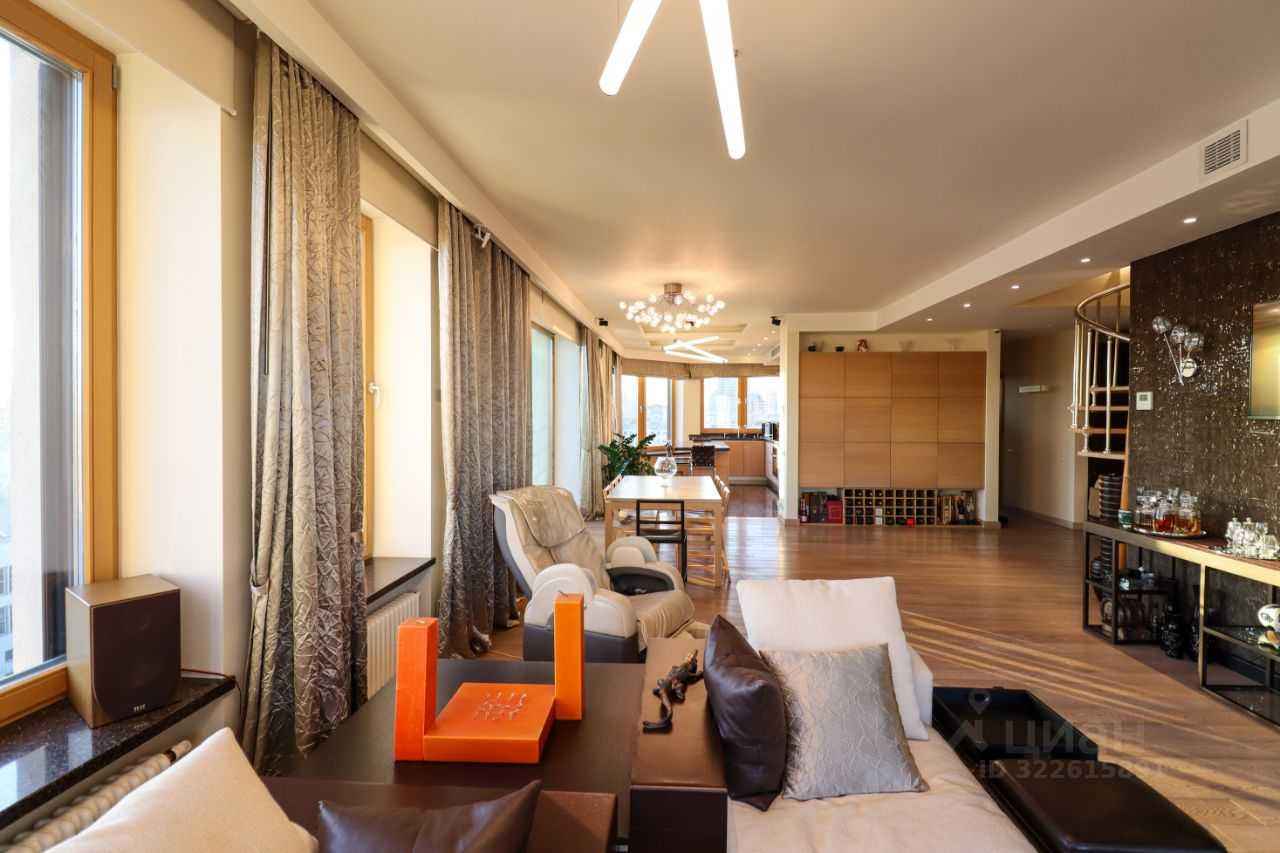 4-комнатная квартира, 211 м² — фотография 3
