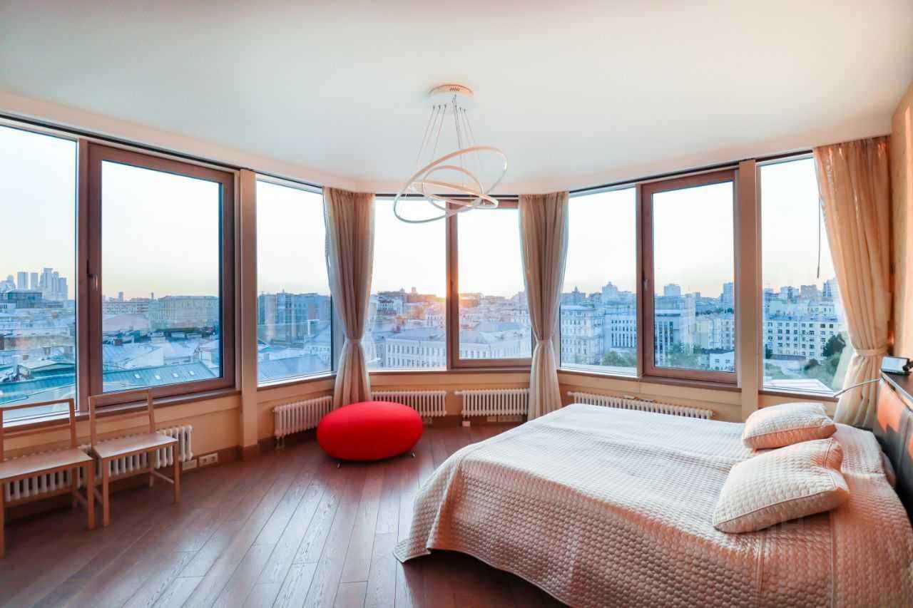 3-комнатная квартира, 211 м²